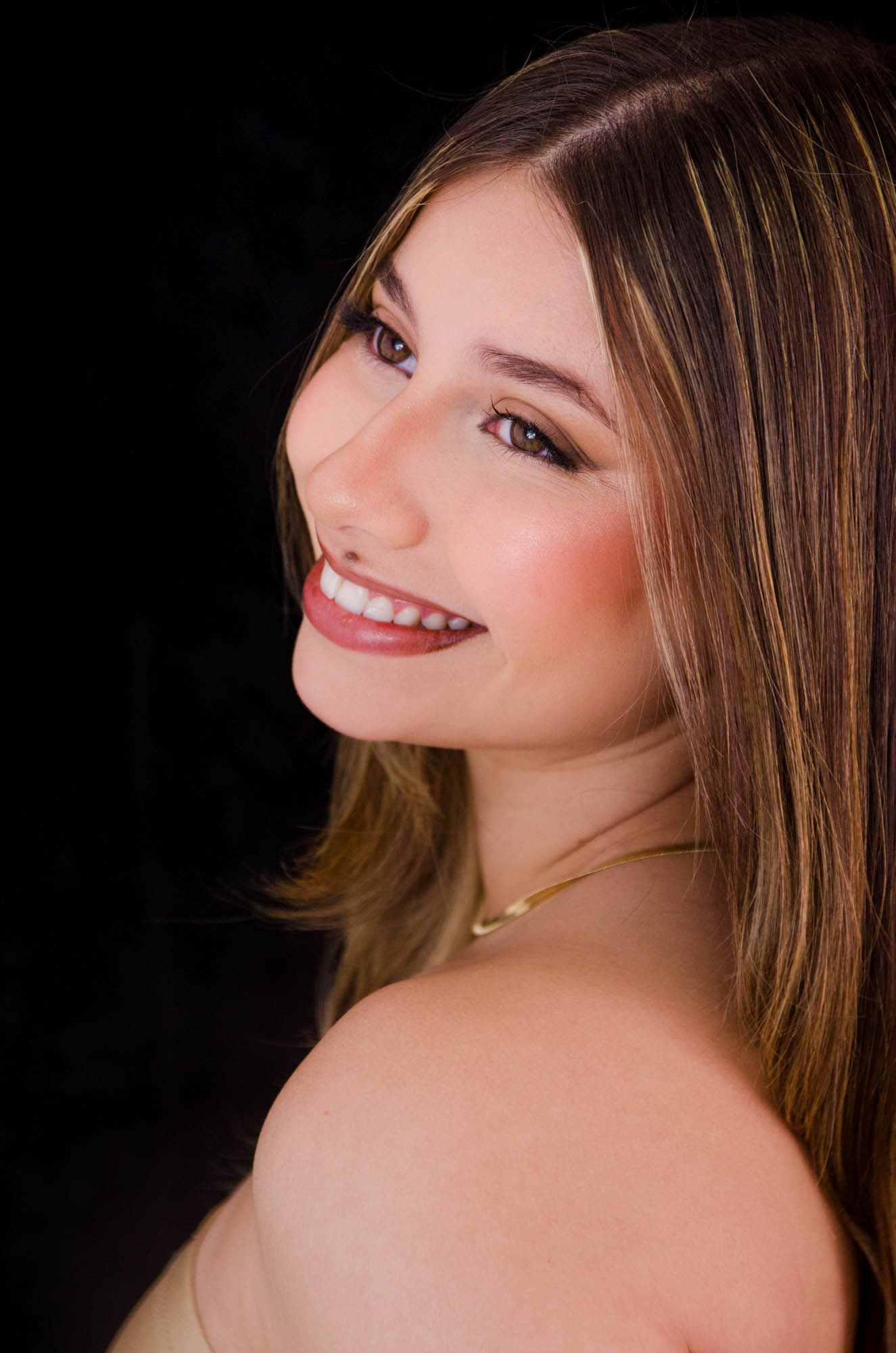 Julia Scherer — Lash Designer e Makeup Artist